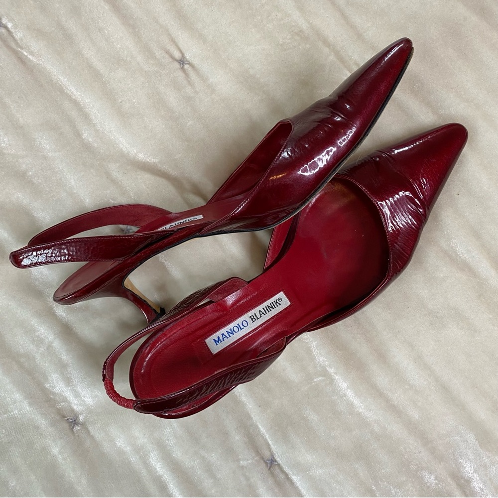 Manolo Blahnik Carolyne pointed toe slingback kitten heel red patent leather 41